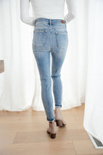 Load image into Gallery viewer, Bleach Splash Destroyed Judy Blue Skinnies