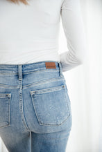 Load image into Gallery viewer, Bleach Splash Destroyed Judy Blue Skinnies
