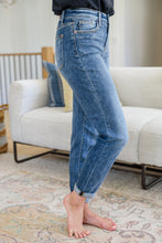 Load image into Gallery viewer, Hi Rise Bleach Splash Boyfriend Judy Blue Jeans