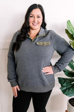 Load image into Gallery viewer, Quilted Pullover In Dark Grey &amp; Olive