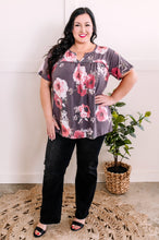 Load image into Gallery viewer, Front Seam Detail Top In Plum Florals