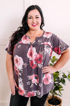 Load image into Gallery viewer, Front Seam Detail Top In Plum Florals