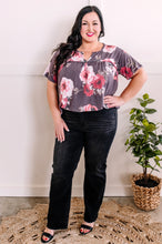 Load image into Gallery viewer, Front Seam Detail Top In Plum Florals