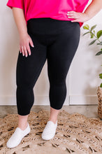 Load image into Gallery viewer, Buttery Soft Capri Length Leggings