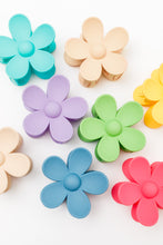 Load image into Gallery viewer, Daisy Claw in Lavender