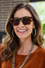 Load image into Gallery viewer, Famous Muse Sunglasses in Tortoise