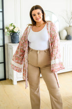 Load image into Gallery viewer, Floral Femme Kimono