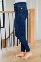 Load image into Gallery viewer, Georgia Back Yoke Skinny Judy Blue Jeans with Phone Pocket