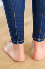 Load image into Gallery viewer, Georgia Back Yoke Skinny Judy Blue Jeans with Phone Pocket