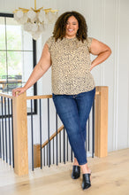 Load image into Gallery viewer, Georgia Back Yoke Skinny Judy Blue Jeans with Phone Pocket