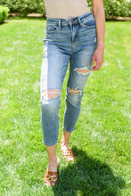 Load image into Gallery viewer, Hi-Rise Destroyed Slim Fit Judy Blue Jeans