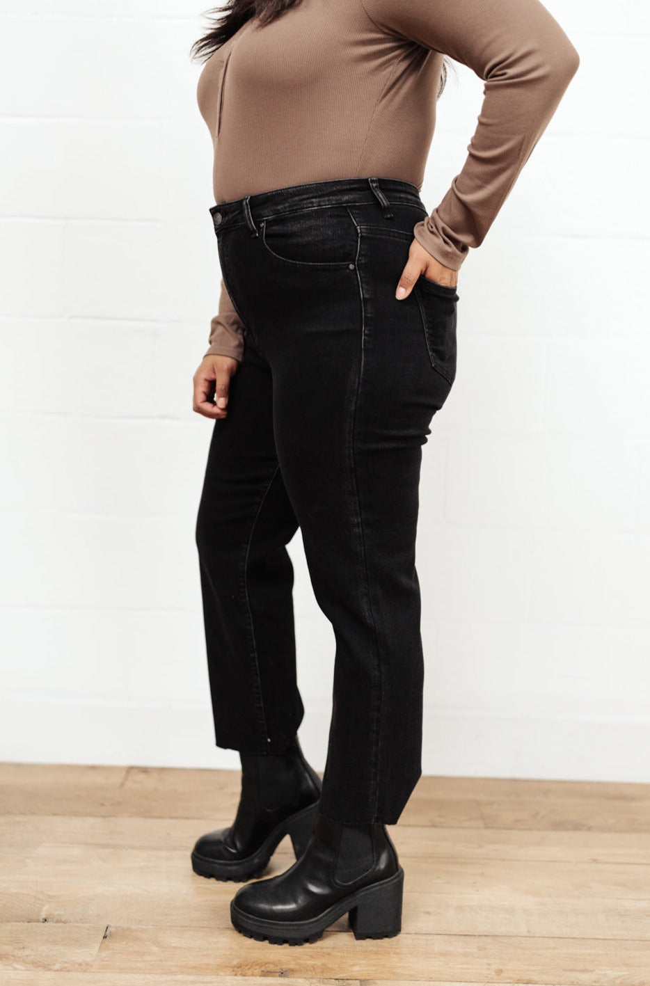 High Waist Mom Fit Risen Jeans In Black