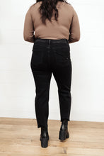 Load image into Gallery viewer, High Waist Mom Fit Risen Jeans In Black