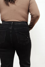 Load image into Gallery viewer, High Waist Mom Fit Risen Jeans In Black