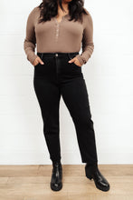 Load image into Gallery viewer, High Waist Mom Fit Risen Jeans In Black