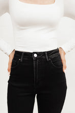 Load image into Gallery viewer, High Waist Mom Fit Risen Jeans In Black