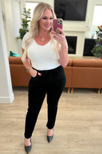 Load image into Gallery viewer, Rhinestone Slim Fit Judy Blue Jeans in Black