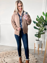 Load image into Gallery viewer, Quilted Jacket With Pockets In Warm Mocha