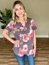 Load image into Gallery viewer, Front Seam Detail Top In Plum Florals