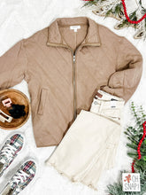 Load image into Gallery viewer, Quilted Jacket With Pockets In Warm Mocha