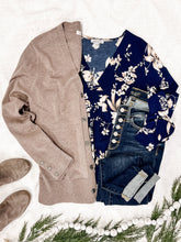 Load image into Gallery viewer, Floral Print Top With Elastic Sleeve In Navy &amp; Natural