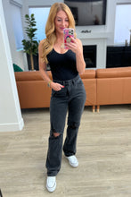 Load image into Gallery viewer, Susannah High Rise Rigid Magic 90's Distressed Straight Judy Blue Jeans in Black