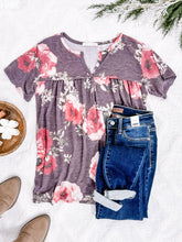 Load image into Gallery viewer, Front Seam Detail Top In Plum Florals