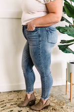 Load image into Gallery viewer, Tummy Control Skinny Fit Judy Blue Jeans In Vintage Wash