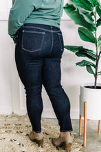 Load image into Gallery viewer, High Waisted Judy Blue Straight Leg Mom Jeans In Dark Wash