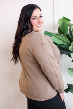 Load image into Gallery viewer, Quilted Jacket With Pockets In Warm Mocha