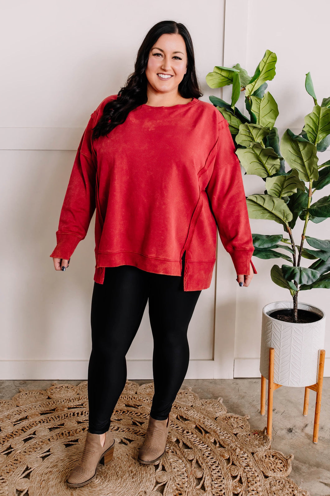 Oversized Sweatshirt Pullover With Raw Seam Detail In Red