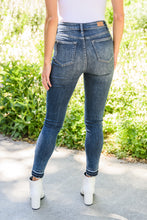 Load image into Gallery viewer, Lily Hi-Waisted Tummy Control Jeans