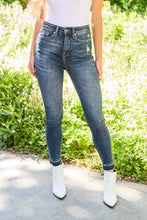 Load image into Gallery viewer, Lily Hi-Waisted Tummy Control Jeans