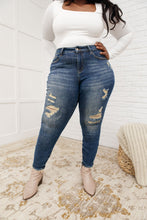 Load image into Gallery viewer, Mid-Rise Destroyed Relaxed Fit Judy Blue Jeans