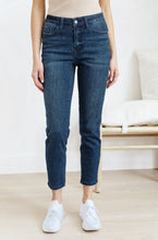 Load image into Gallery viewer, Mid-Rise Relaxed Fit Mineral Wash Judy Blue Jeans