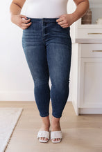 Load image into Gallery viewer, Mid-Rise Relaxed Fit Mineral Wash Judy Blue Jeans