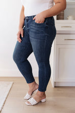 Load image into Gallery viewer, Mid-Rise Relaxed Fit Mineral Wash Judy Blue Jeans