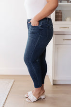 Load image into Gallery viewer, Mid-Rise Relaxed Fit Mineral Wash Judy Blue Jeans