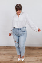 Load image into Gallery viewer, New Me Distressed Risen Jeans