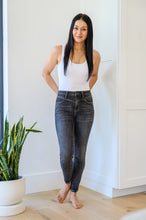 Load image into Gallery viewer, Tabitha Front Yoke Skinny Black Wash Judy Blue Jeans