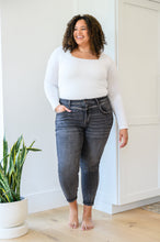 Load image into Gallery viewer, Tabitha Front Yoke Skinny Black Wash Judy Blue Jeans