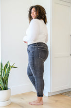 Load image into Gallery viewer, Tabitha Front Yoke Skinny Black Wash Judy Blue Jeans