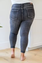 Load image into Gallery viewer, Tabitha Front Yoke Skinny Black Wash Judy Blue Jeans