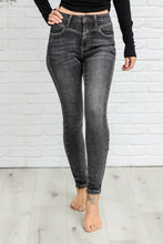 Load image into Gallery viewer, Tabitha Front Yoke Skinny Black Wash Judy Blue Jeans