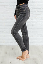 Load image into Gallery viewer, Tabitha Front Yoke Skinny Black Wash Judy Blue Jeans