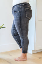 Load image into Gallery viewer, Tabitha Front Yoke Skinny Black Wash Judy Blue Jeans