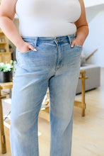 Load image into Gallery viewer, High Rise Straight Judy Blue Jeans