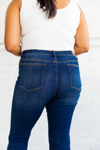 Load image into Gallery viewer, Throwback Flare Judy Blue Jeans