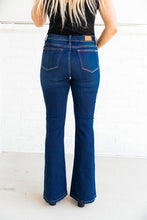 Load image into Gallery viewer, Throwback Flare Judy Blue Jeans