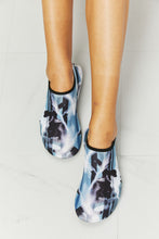 Load image into Gallery viewer, On The Shore Water Shoes in Multi